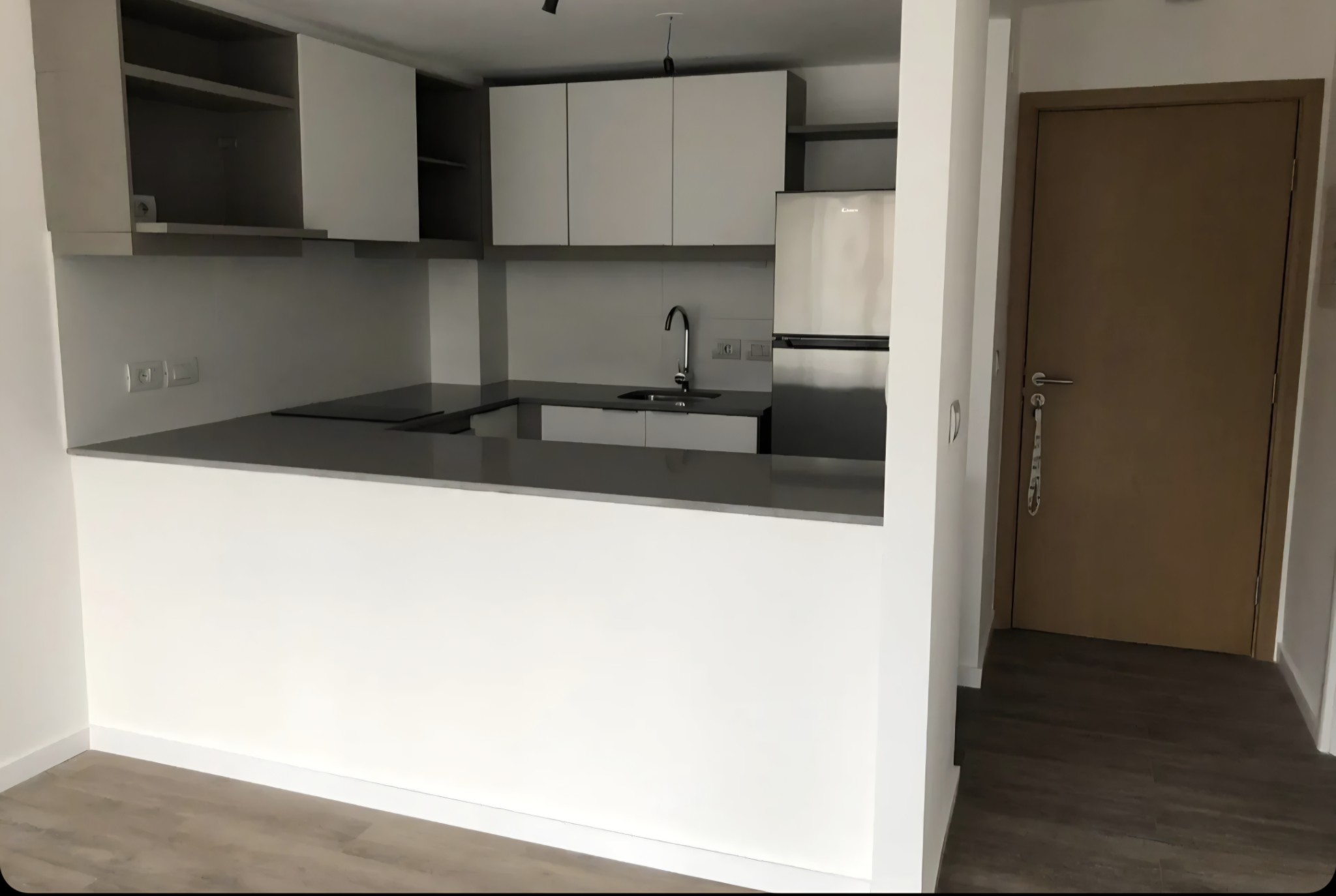 Lujoso apartamento de 1 dormitorio en alquiler con amenities premium, ubicado estratégicamente en Maldonado esquina Br. Artigas. · Foto 6