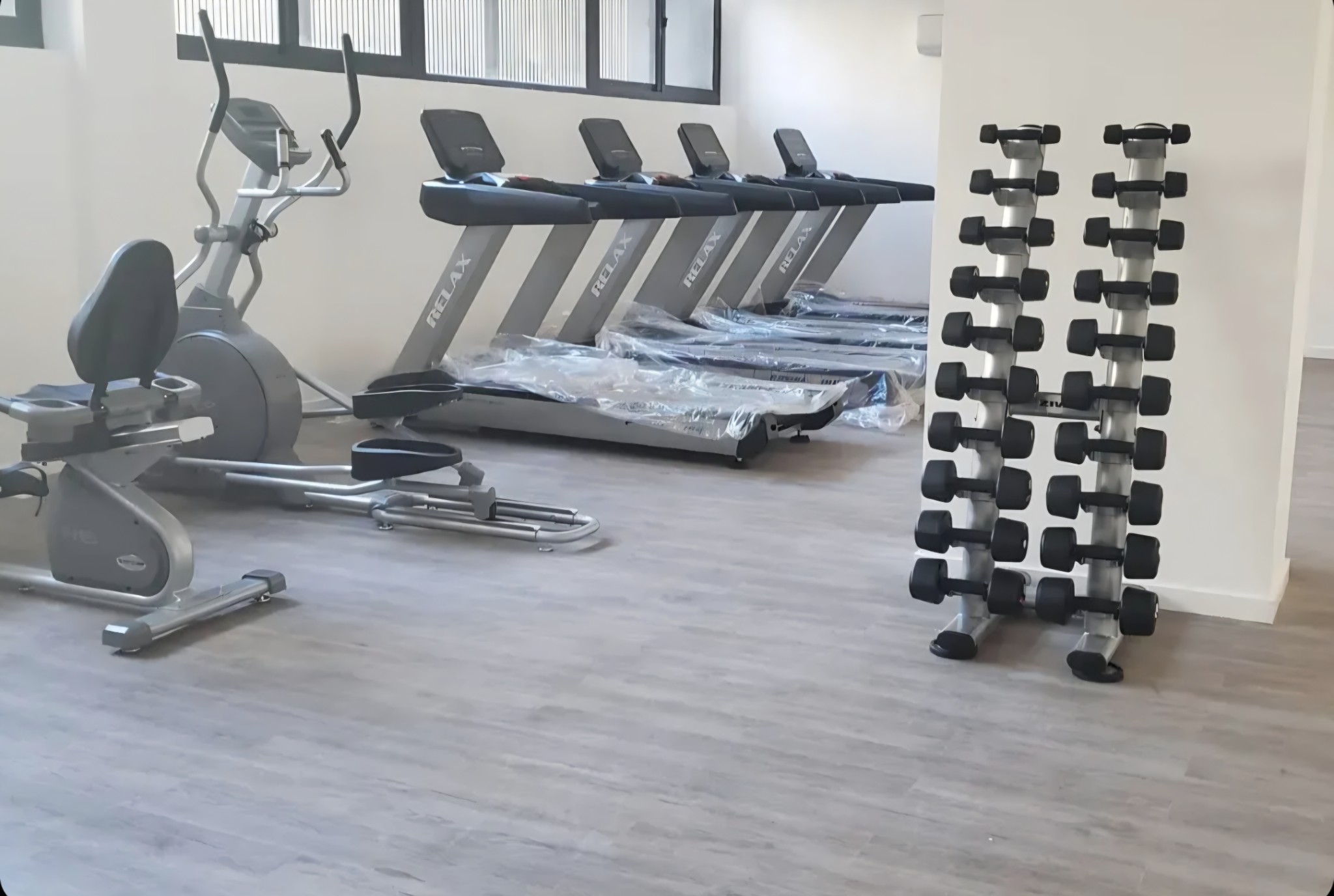 Lujoso apartamento de 1 dormitorio en alquiler con amenities premium, ubicado estratégicamente en Maldonado esquina Br. Artigas. · Foto 3