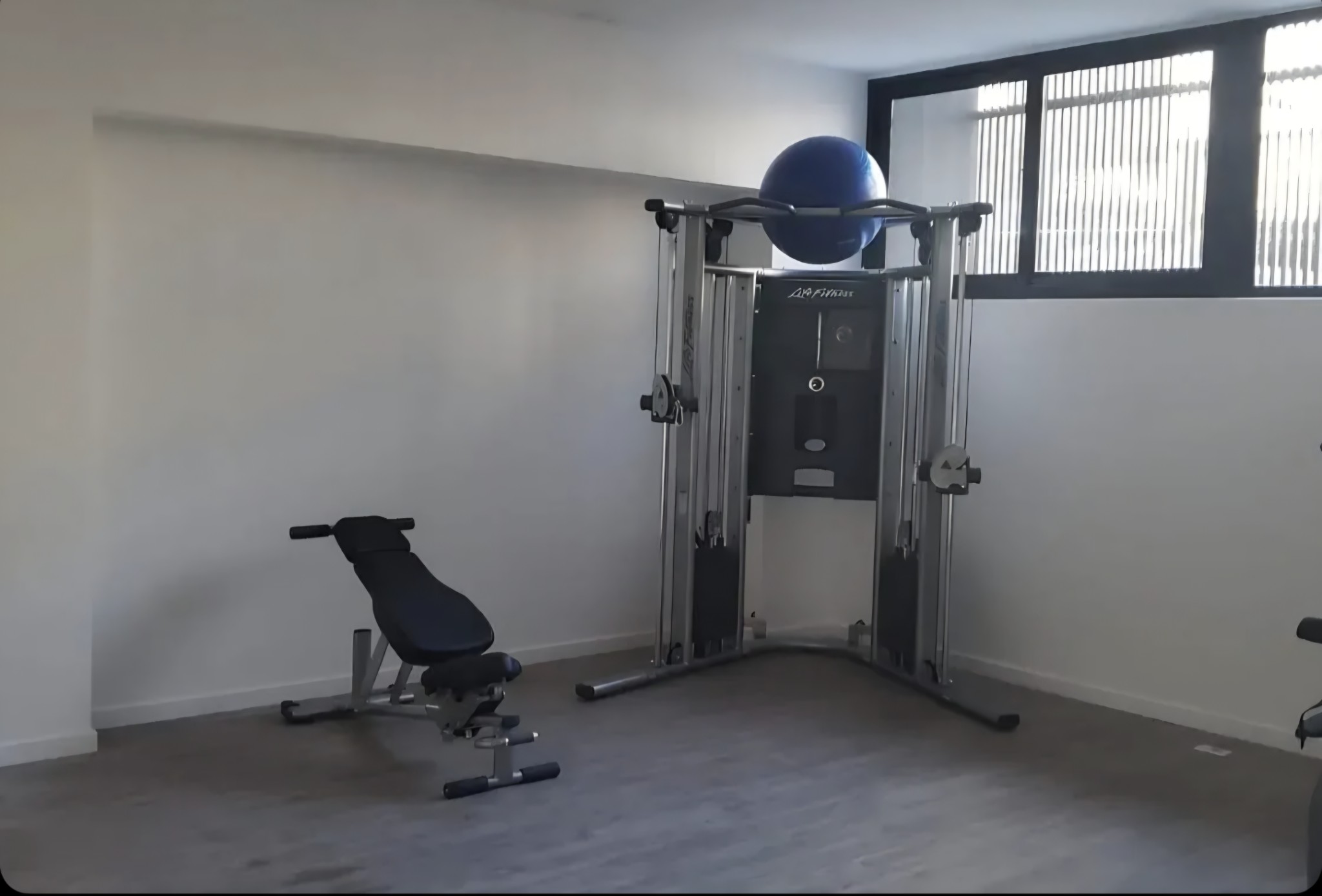 Lujoso apartamento de 1 dormitorio en alquiler con amenities premium, ubicado estratégicamente en Maldonado esquina Br. Artigas. · Foto 2