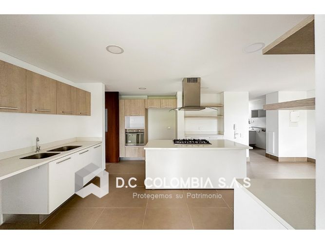 Casa de 3 alcobas en venta en Capellania, Cajicá, 213 m² · foto 2 de 15