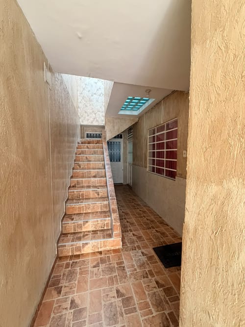 Casa de 8 alcobas en venta en San Vicente Ferrer, Bogotá, 256 m² · foto 4 de 14