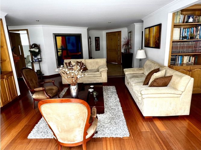 Apartamento de 3 alcobas en venta en Chicó Reservado, Bogotá, 258 m² · foto 3 de 11
