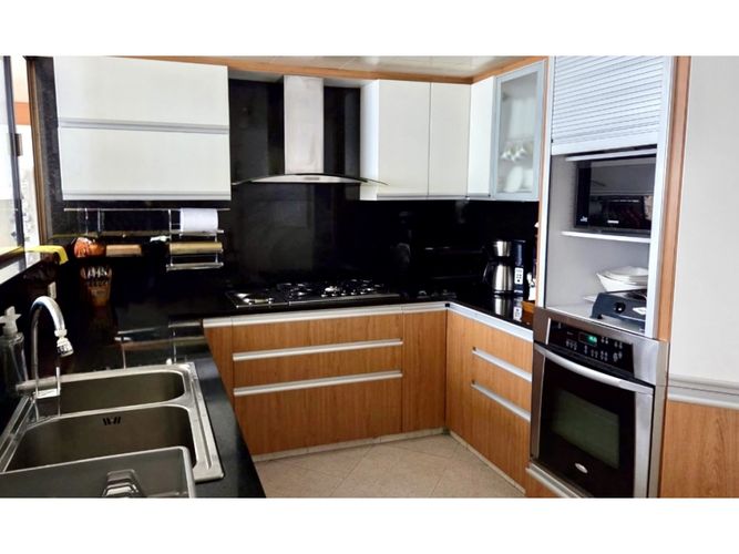 Apartamento de 3 alcobas en venta en Chicó Reservado, Bogotá, 258 m² · foto 8 de 11