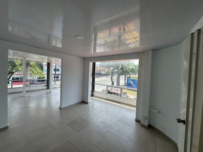 Local en arriendo en Cristales, Cali, 70 m² · foto 2 de 9
