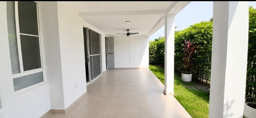 Casa de 3 alcobas en venta en El Castillo, Jamundí, 150 m² · foto 2 de 20