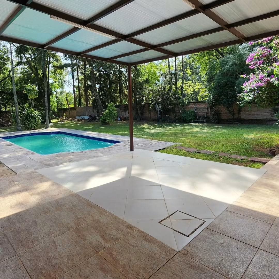 Exclusiva Oportunidad: Impresionante Casa en San Bernardino con 1.700 m² de Terreno, Lista para Ser Tuya. - foto 4