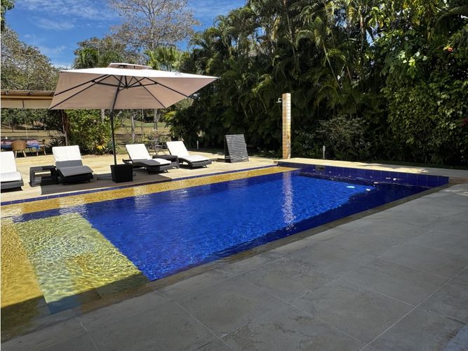 Apartamento de 4 alcobas en venta en Ricaurte, 1008 m² · foto 2 de 21