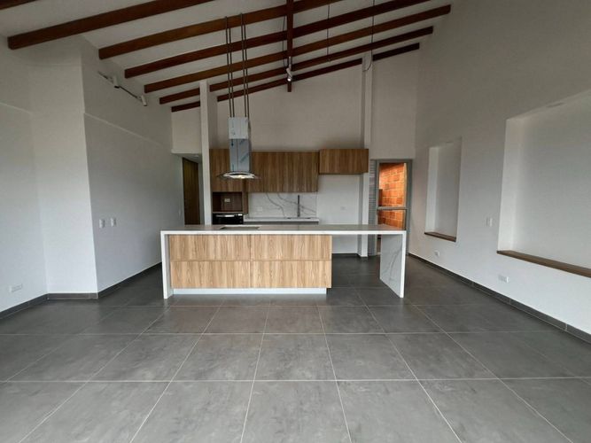 Apartamento de 3 alcobas en venta en Belen Alameda, Medellín, 84 m² · foto 2 de 12
