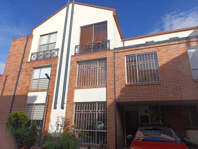 Casa de 3 alcobas en venta en Tejares Del Norte, Bogotá, 98 m² · foto 2 de 23