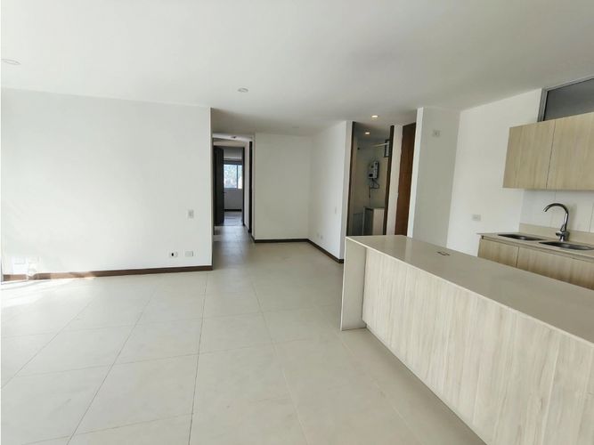 Apartamento de 3 alcobas en arriendo en Loma De Los Gonzalez, Medellín, 100 m² · foto 3 de 19