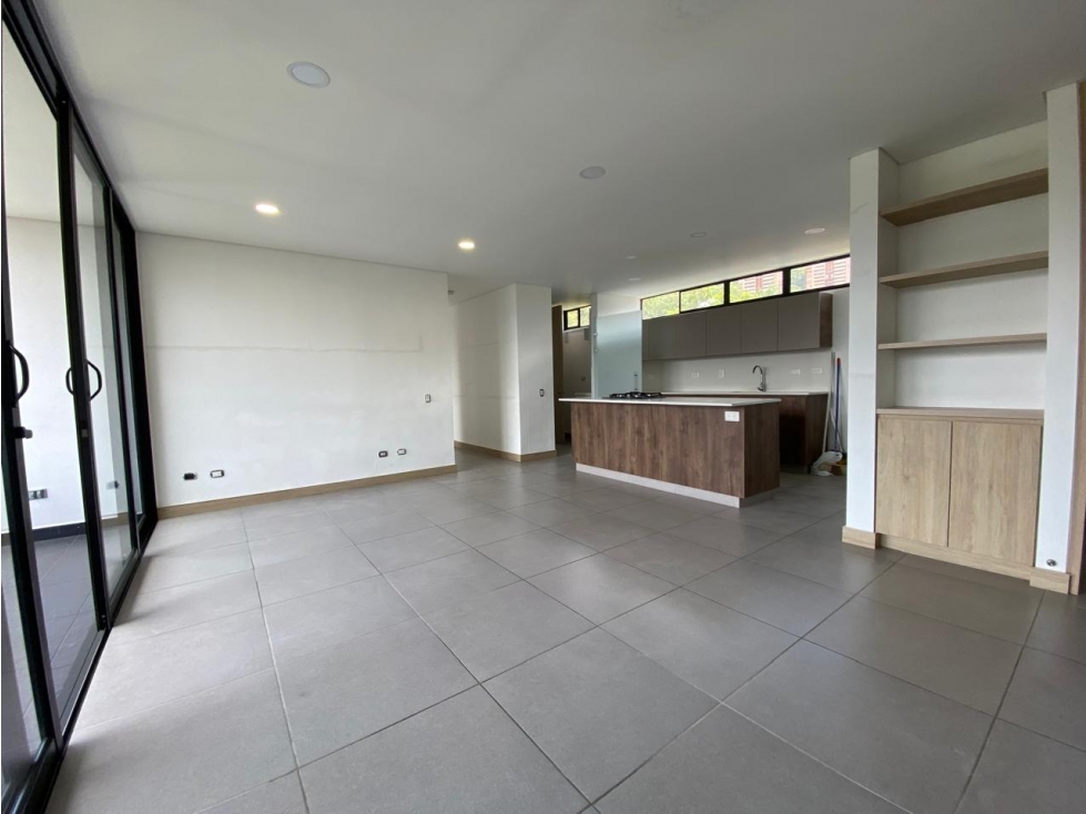 Apartamento en arriendo en El Tesoro, Medellín · foto 3 de 24