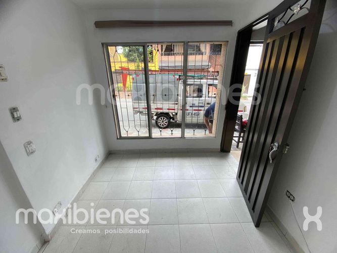 Local en arriendo en Belén Los Alpes, Medellín, 11 m² · foto 2 de 5