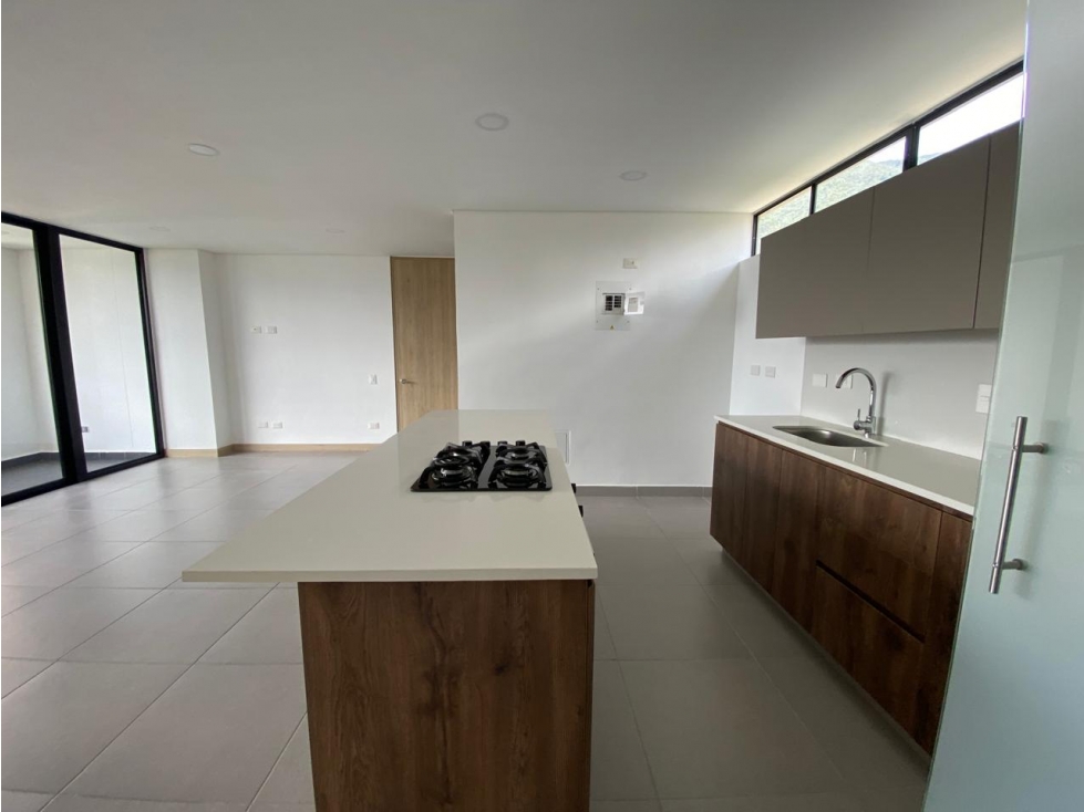 Apartamento en arriendo en El Tesoro, Medellín · foto 2 de 24