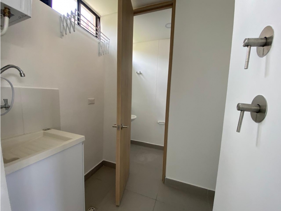 Apartamento en arriendo en El Tesoro, Medellín · foto 8 de 24