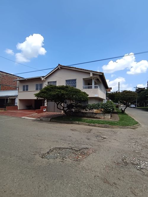 Casa de 3 alcobas en venta en La Pradera, Jamundí, 460 m² · foto 2 de 21