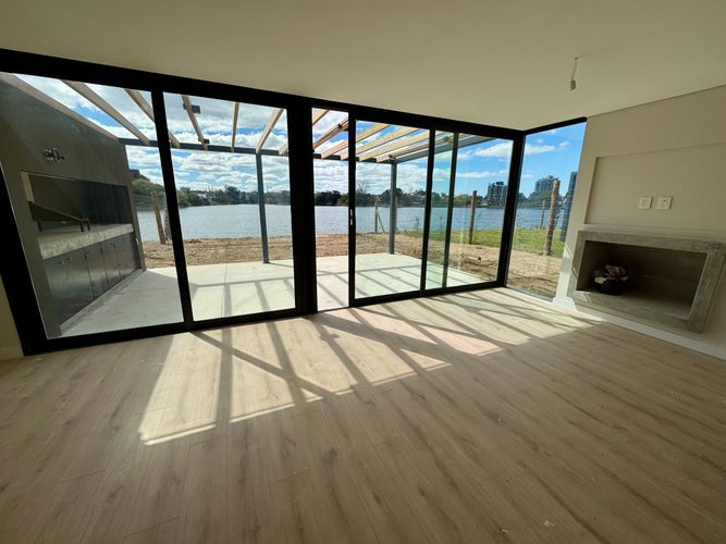 Alquiler Casa 3 Dormitorios con lago  En Marinas De Carrasco · Foto 4