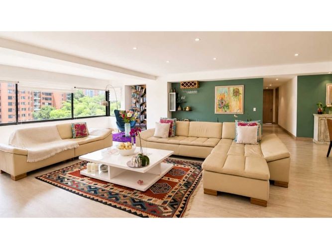 Apartamento de 3 alcobas en venta en Los Balsos, Medellín, 255 m² · foto 2 de 22