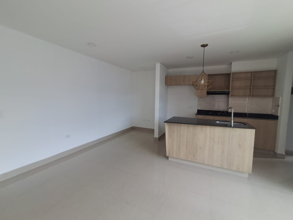 Apartamento en arriendo en La Castellana, Medellín · foto 2 de 16