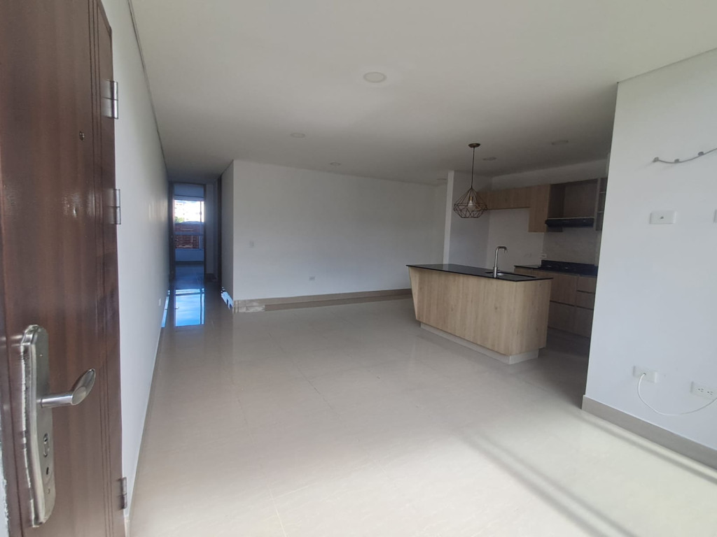 Apartamento en arriendo en La Castellana, Medellín · foto 3 de 16