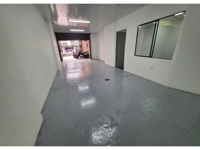 Bodega en arriendo en Bombona No.1, Medellín, 200 m² · foto 2 de 15