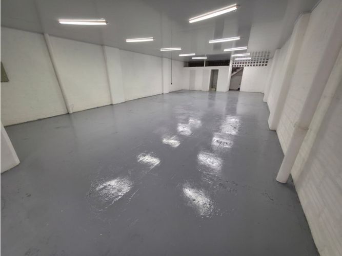 Bodega en arriendo en Bombona No.1, Medellín, 200 m² · foto 3 de 15