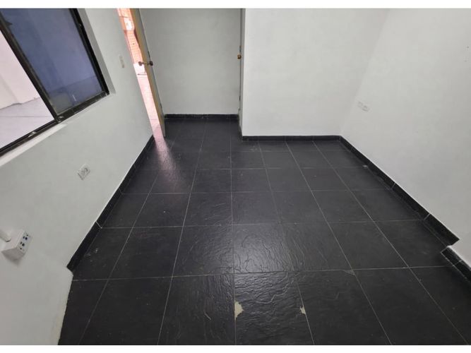 Bodega en arriendo en Bombona No.1, Medellín, 200 m² · foto 5 de 15