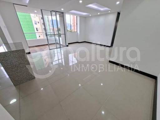 Apartamento de 2 alcobas en arriendo en El Esmeraldal, Envigado, 79 m² · foto 2 de 15