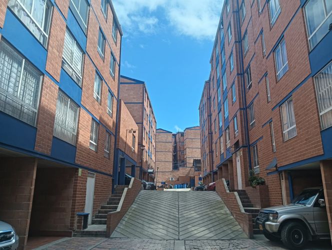Apartamento de 3 alcobas en venta en El Codito, Bogotá, 52 m² · foto 2 de 12