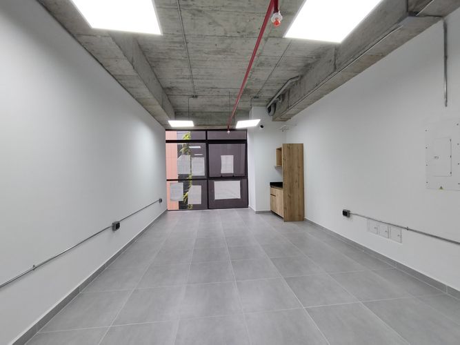 Oficina en arriendo en El Tesoro, Medellín, 35 m² · foto 2 de 8