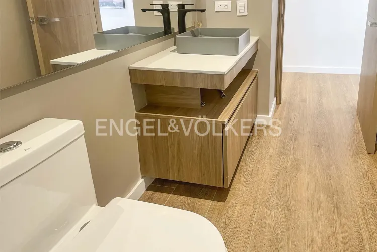 Apartamento de 2 alcobas en venta en Santa Barbara, Bogotá, 128 m² · foto 8 de 12