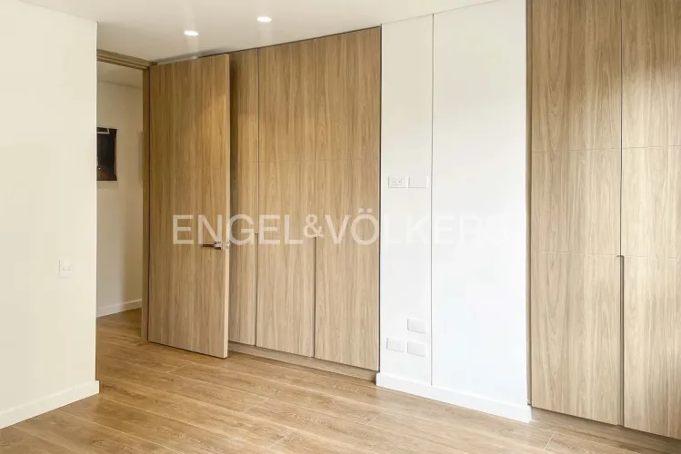 Apartamento de 2 alcobas en venta en Santa Barbara, Bogotá, 128 m² · foto 6 de 12