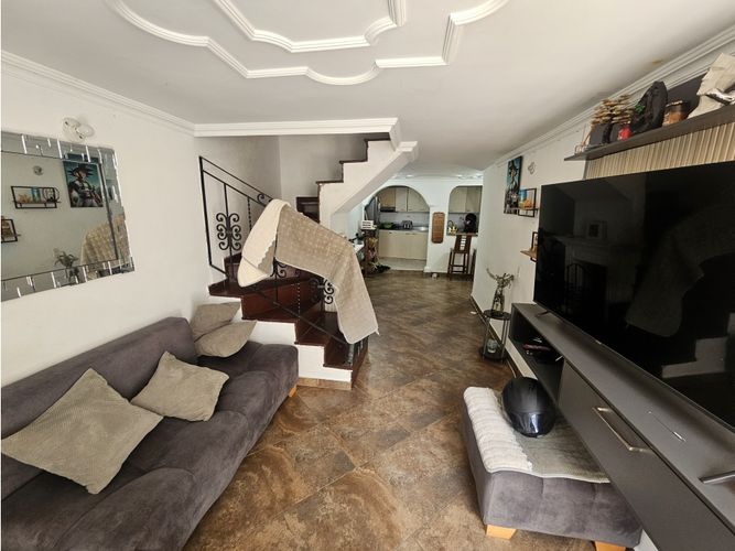 Casa de 3 alcobas en venta en Villatina, Medellín, 90 m² · foto 2 de 19