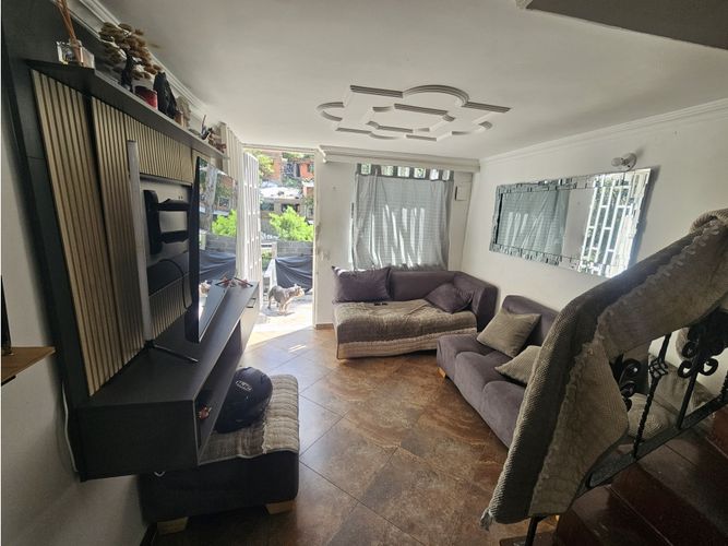 Casa de 3 alcobas en venta en Villatina, Medellín, 90 m² · foto 3 de 19