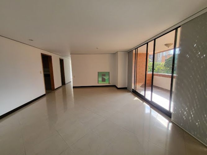 Apartamento de 3 alcobas en arriendo en Los Balsos, Medellín, 141 m² · foto 4 de 24