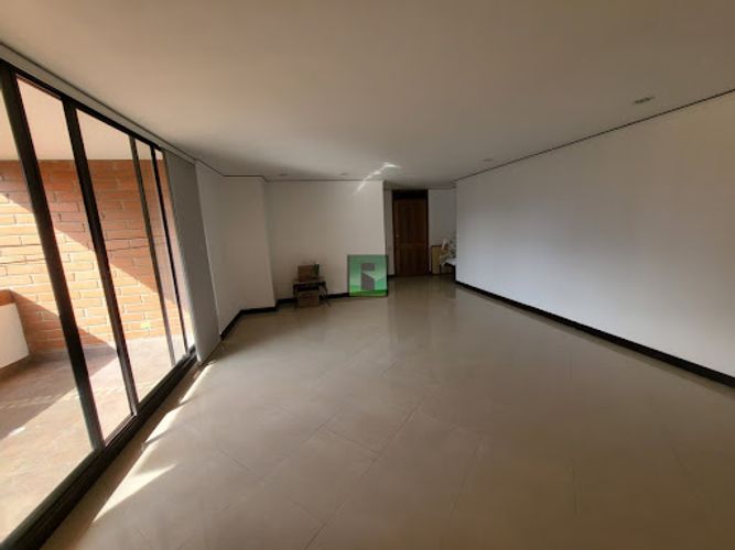 Apartamento de 3 alcobas en arriendo en Los Balsos, Medellín, 141 m² · foto 5 de 24