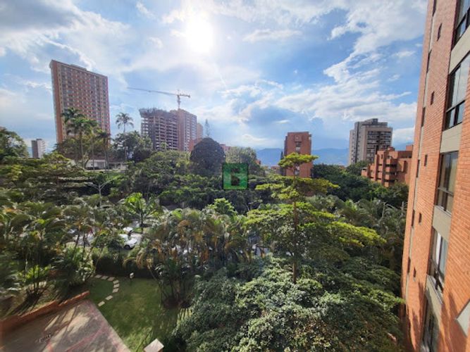 Apartamento de 3 alcobas en arriendo en Los Balsos, Medellín, 141 m² · foto 8 de 24