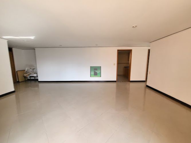 Apartamento de 3 alcobas en arriendo en Los Balsos, Medellín, 141 m² · foto 10 de 24