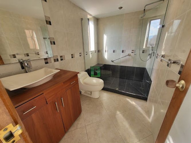 Apartamento de 3 alcobas en arriendo en Los Balsos, Medellín, 141 m² · foto 21 de 24