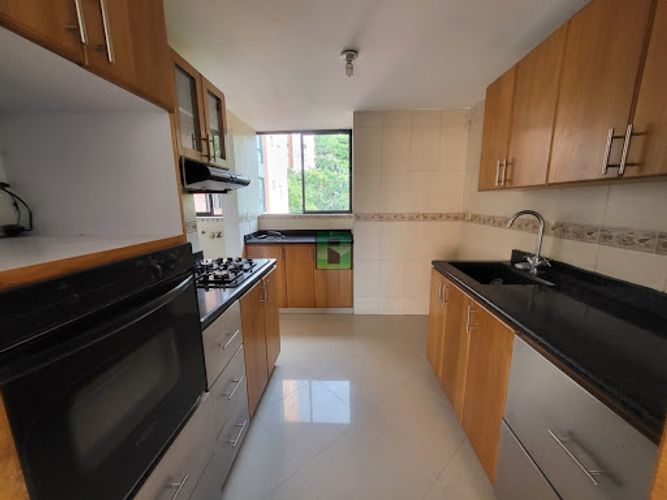 Apartamento de 3 alcobas en arriendo en Los Balsos, Medellín, 141 m² · foto 23 de 24