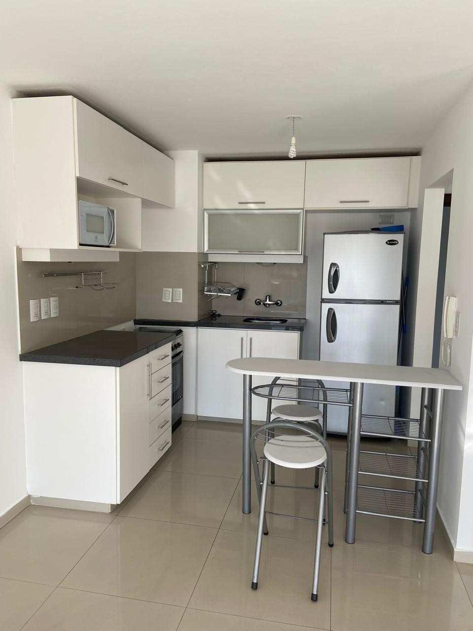 Divino Apto de 1 d, nuevo y luminoso, balcón y garage $32000 · Foto 3