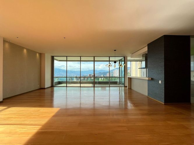 Apartamento en venta en El Poblado, Medellín · foto 2 de 20
