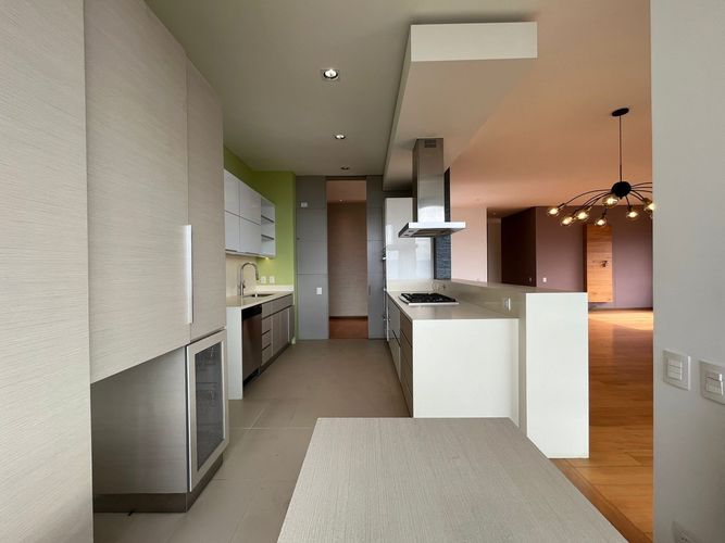 Apartamento en venta en El Poblado, Medellín · foto 8 de 20