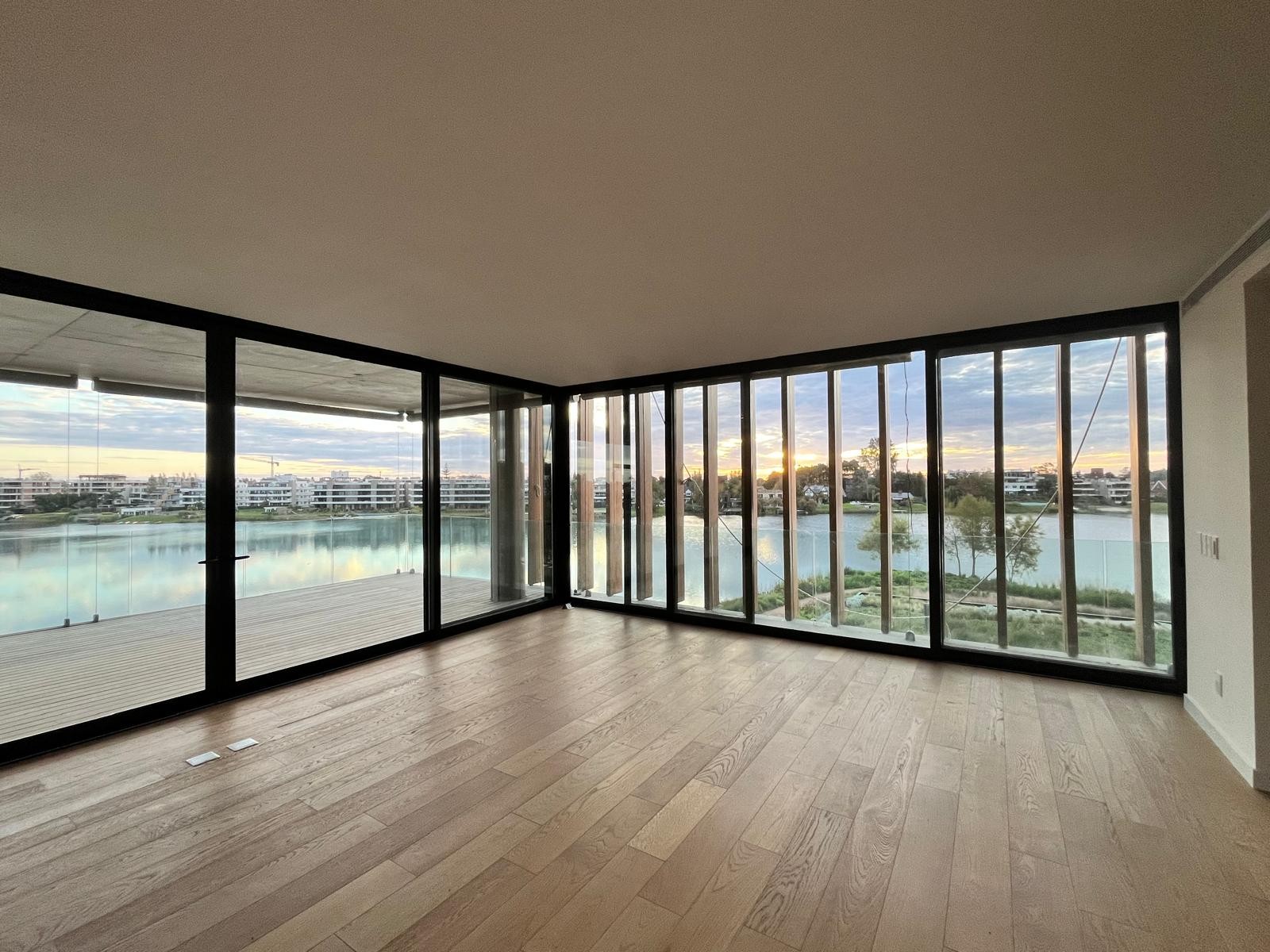 Apartamento en alquiler con vista al lago - 3 dormitorios en Avenida a la Playa Parque Miramar · Foto 1