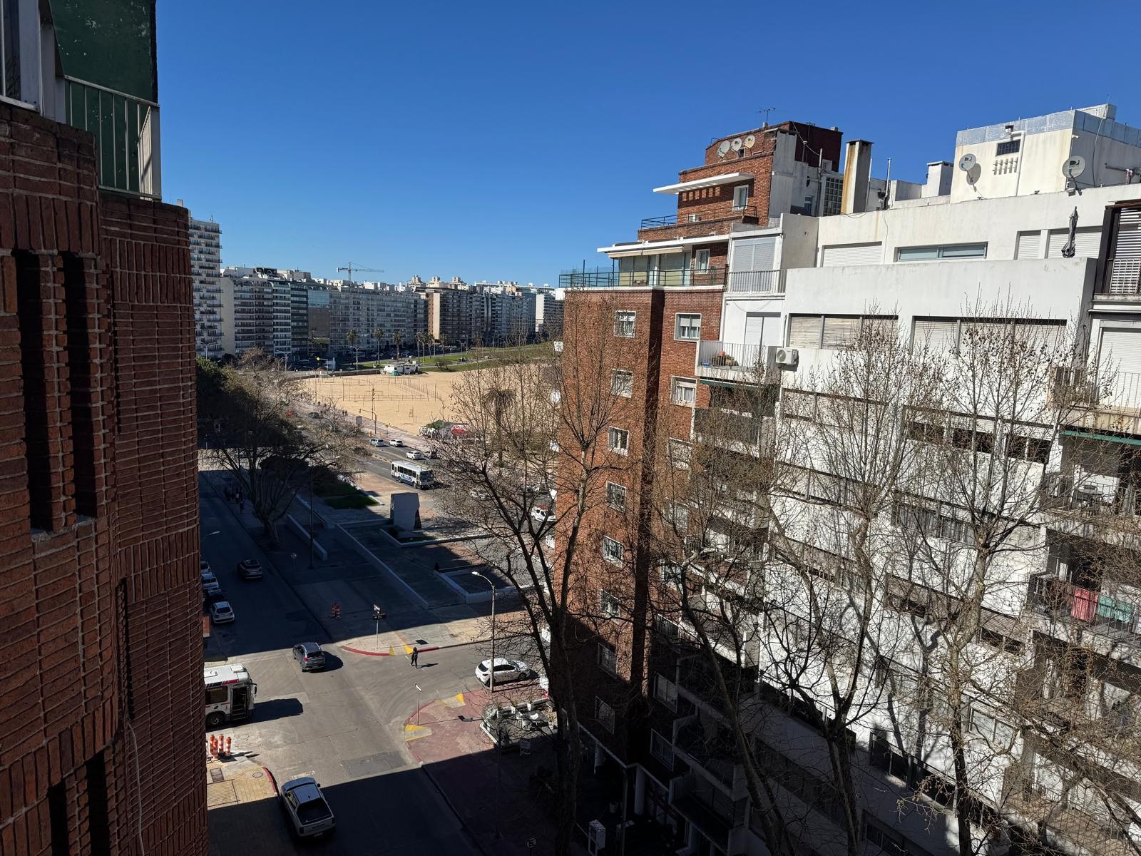 Apartamento en alquiler 2 dormitorios y garaje en Pocitos · Foto 2