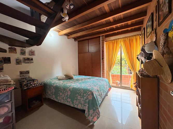 Casa de 4 alcobas en venta en San Agustin Suramerica, Itagüí, 240 m² · foto 11 de 18