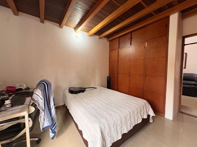 Casa de 4 alcobas en venta en San Agustin Suramerica, Itagüí, 240 m² · foto 9 de 18