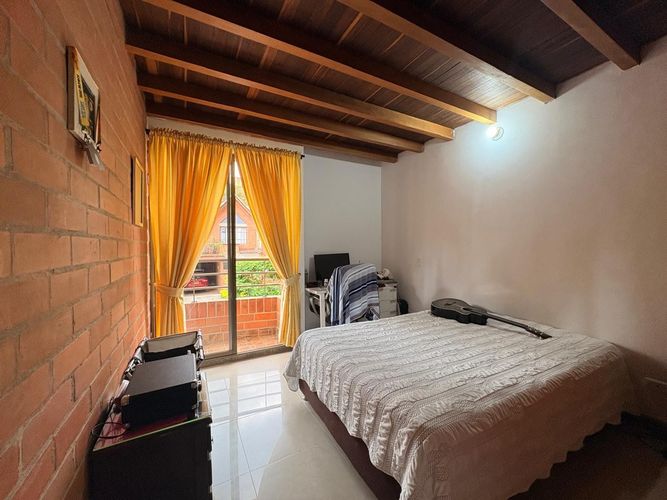 Casa de 4 alcobas en venta en San Agustin Suramerica, Itagüí, 240 m² · foto 10 de 18