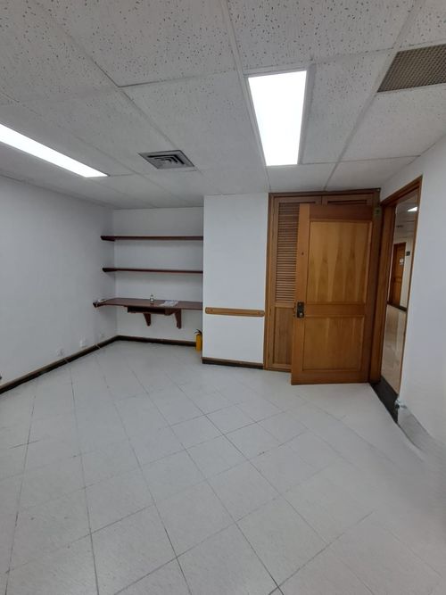 Oficina en arriendo en Villa Carlota, Medellín, 40 m² · foto 4 de 6
