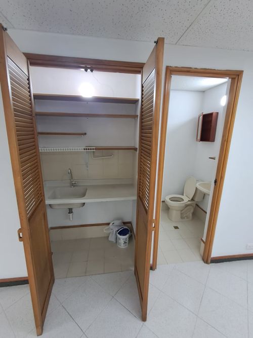Oficina en arriendo en Villa Carlota, Medellín, 40 m² · foto 5 de 6