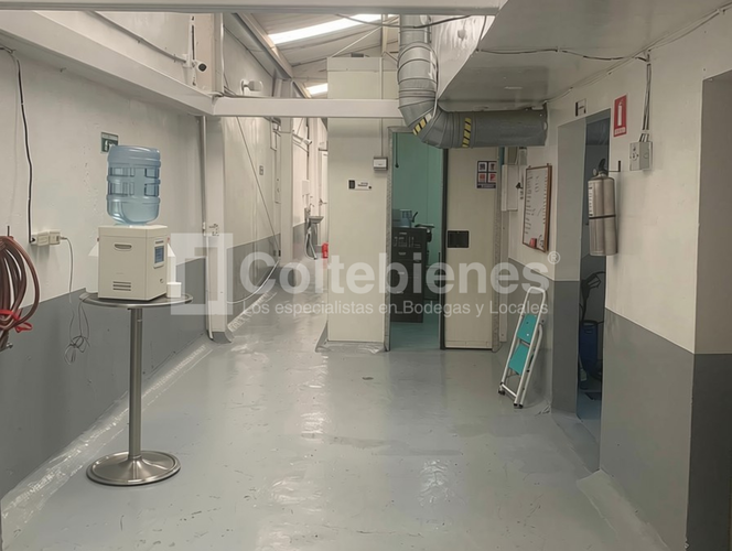 Bodega en venta en Viviendas Del Sur, Itagüí, 190 m² · foto 2 de 12